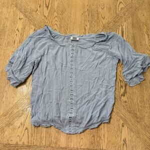 Linda Leal Women’s Medium Blue Bell Sleeve Blouse‎